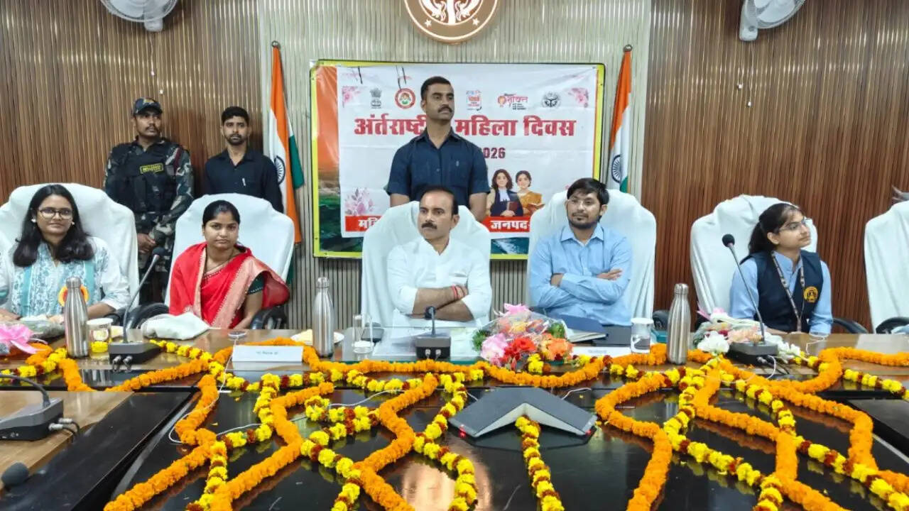 chandauli news flower farming success  chandauli khabar women empowerment nrlm  chandauli samachar soni kumari kisan  mission shakti campaign chandauli  progressive women farmer up International Women's Day 2026