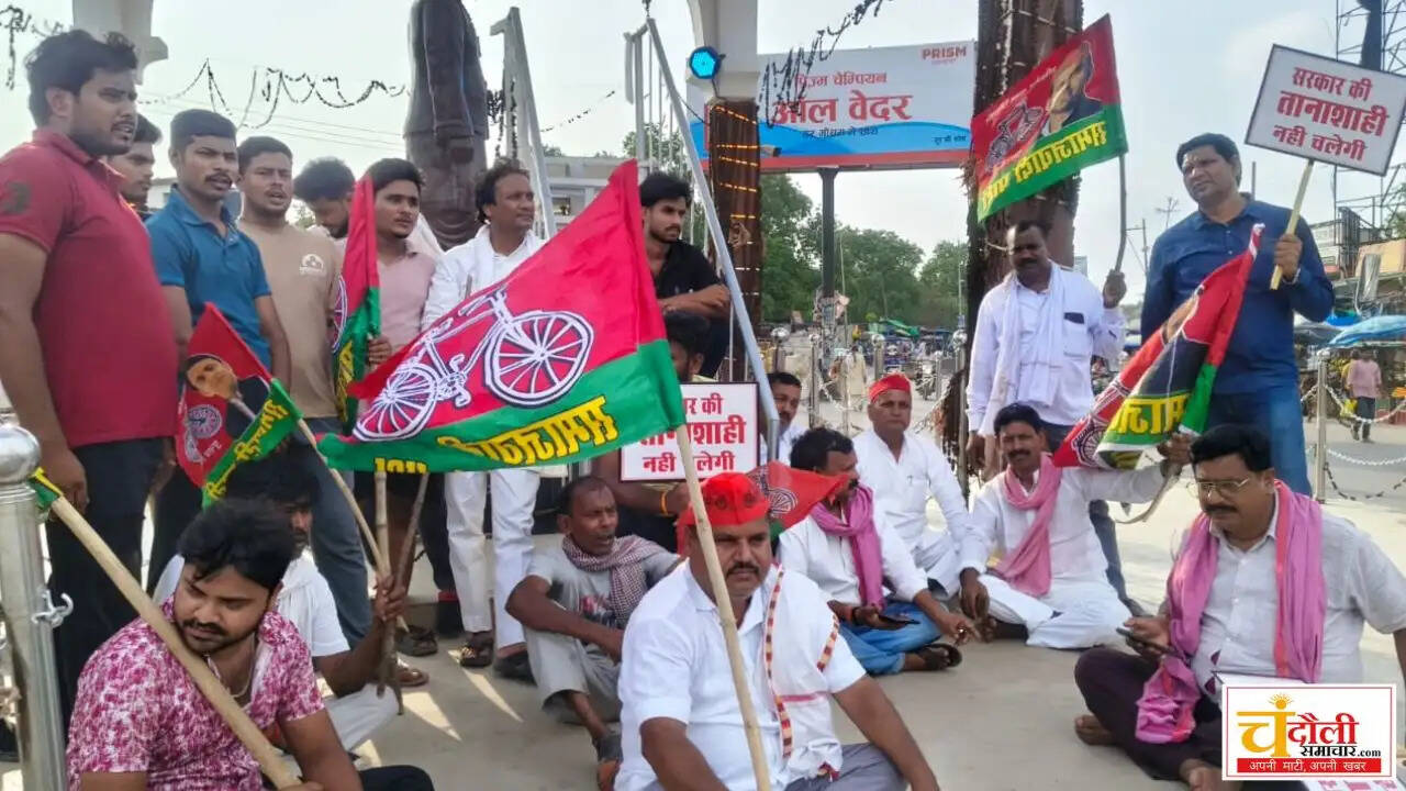 samajwadi-party-protest-pddu-nagar-house-arrest