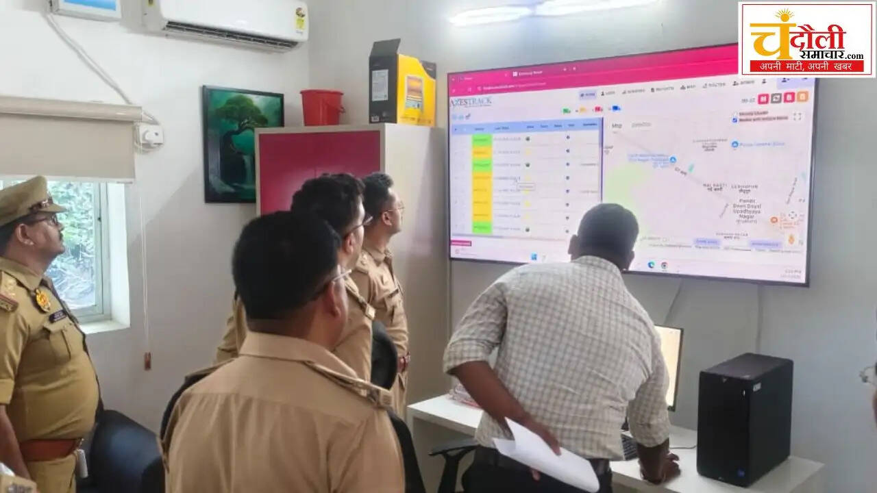 chandauli-sp-akash-patel-inspects-police-line-smart-control-room