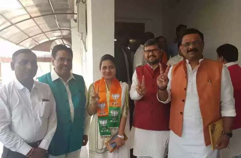 Aparajita Sonkar New BJP Candidate