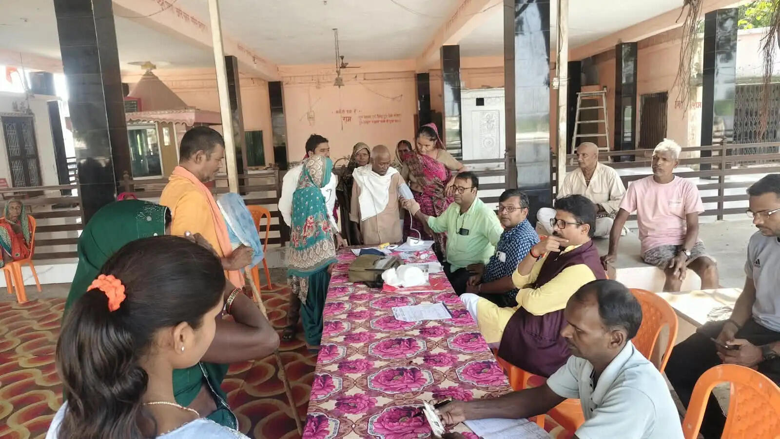 free cataract operation camp chandauli, anjani singh zila panchayat dhanapur, anand netralaya free eye camp, khadan dham chandauli health camp, free eye test in chandauli,