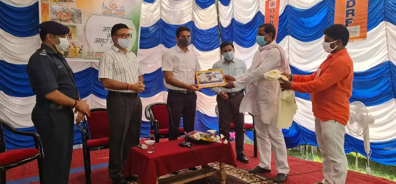 400 Dignity Kit Given by NDRF