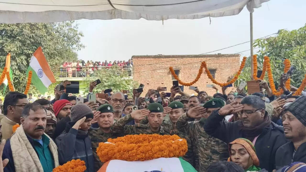 Chandauli news martyr Arvind Maurya, Chandauli khabar army man funeral, Chandauli samachar Shahabganj news