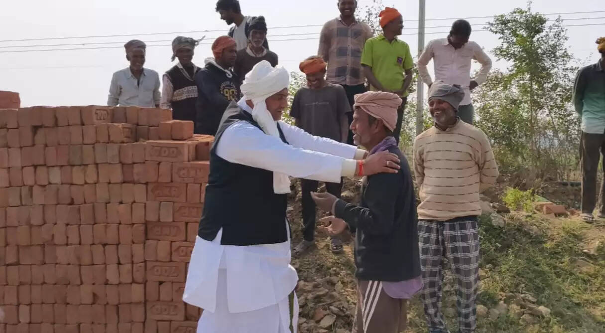 former mla exposed corruption chandauli  Ex MLA Manoj Singh W sp leader  irrigation department corruption up