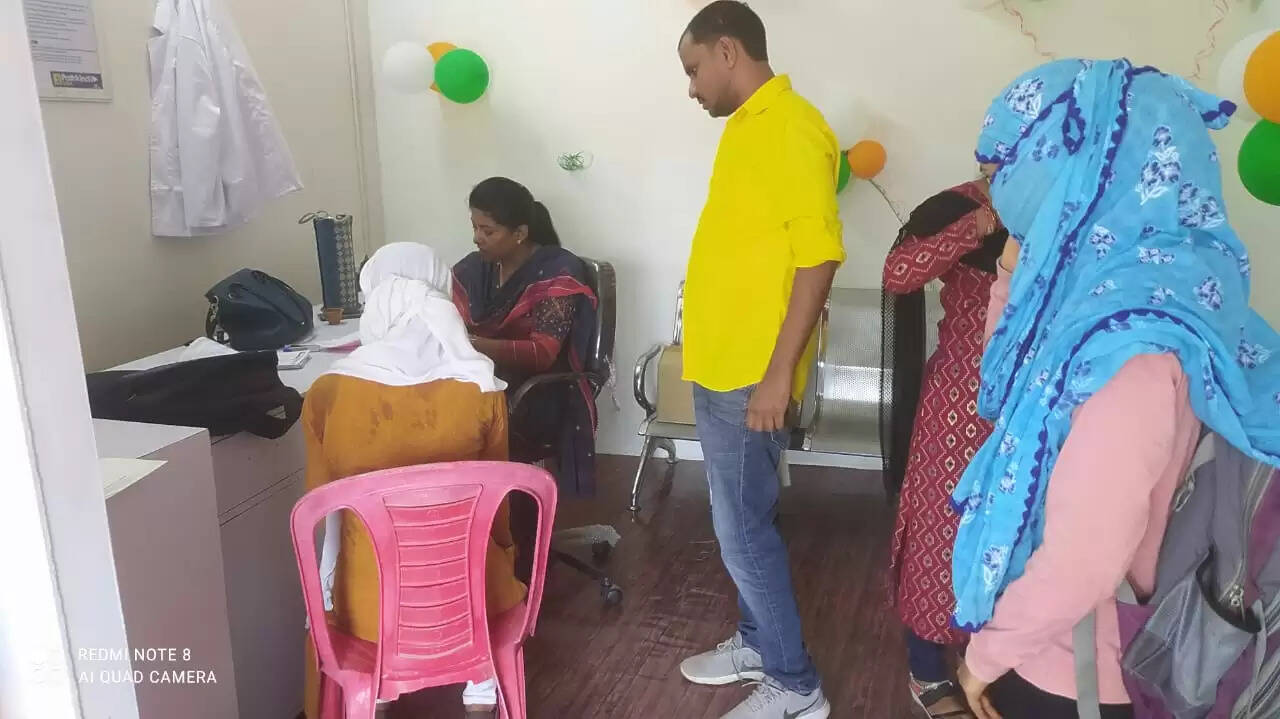Dr. Rajni Chaurasia organized a free medical camp