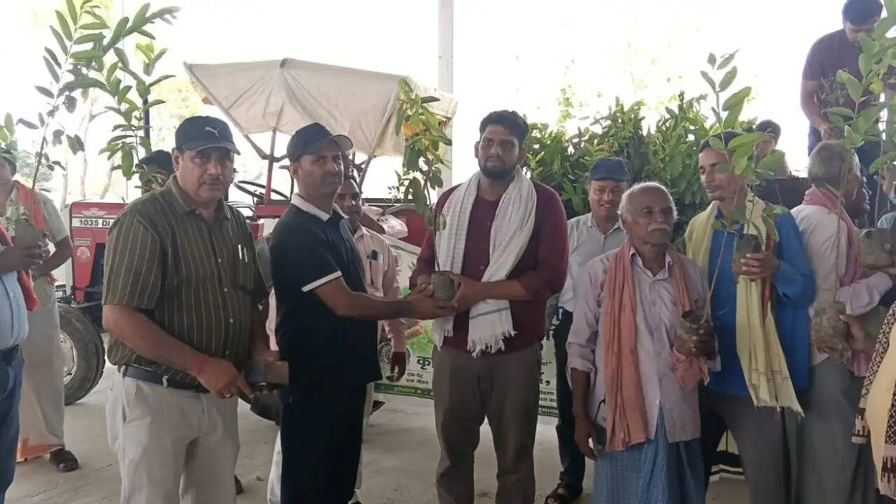 farmers-training-and-plantation-drive-sahabganj