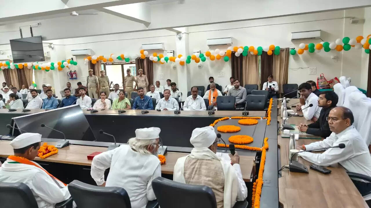 dm chandauli 