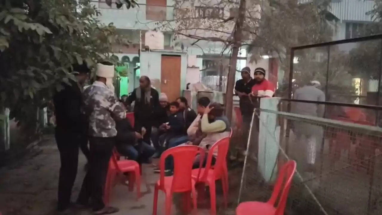 Chandauli youth death coal smoke  Alinagar suffocation accident New Year 2026  Shahid death coal gas poison