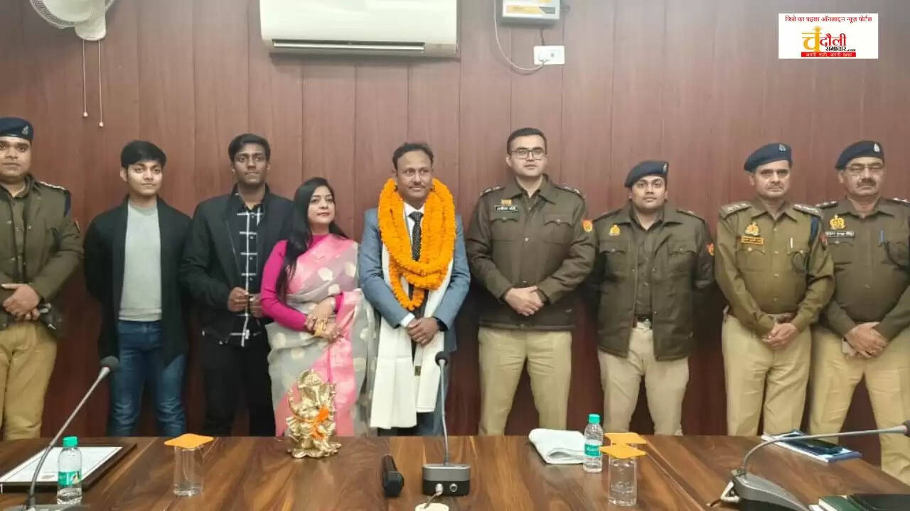 ASP Digambar Kushwaha retirement Chandauli  SP Aditya Langhe farewell speech