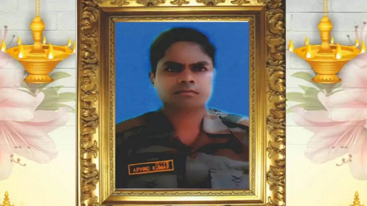 Chandauli news army man death, Shahabganj Chandauli khabar latest, Havildar Arvind Kumar Maurya news