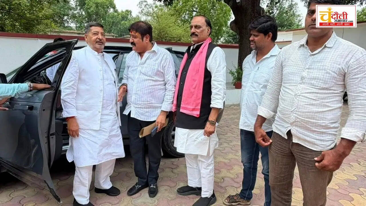 chandauli-mp-virendra-singh-meets-dm-raised-canal-water-issue