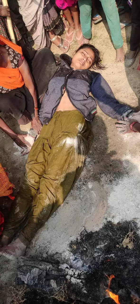 Two sisters Riya and Priya,