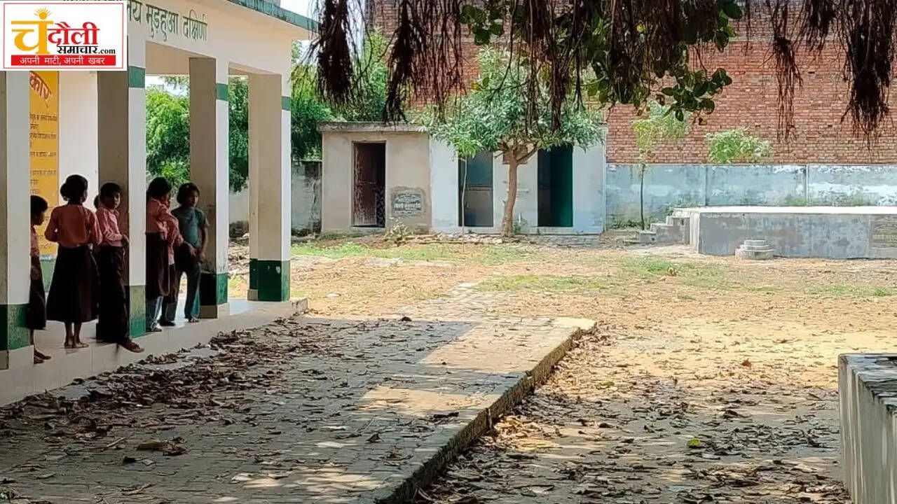 chakiya-block-mudhua-primary-school-teachers-negligence-news