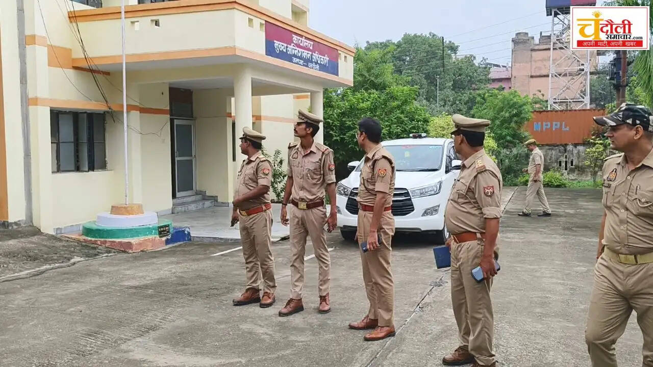 chandauli-news-sp-aakash-patel-fire-office-inspection-noc-delay