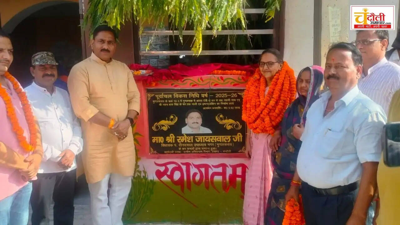 mughalsarai-mla-ramesh-jaiswal-toto-ride-viral-video