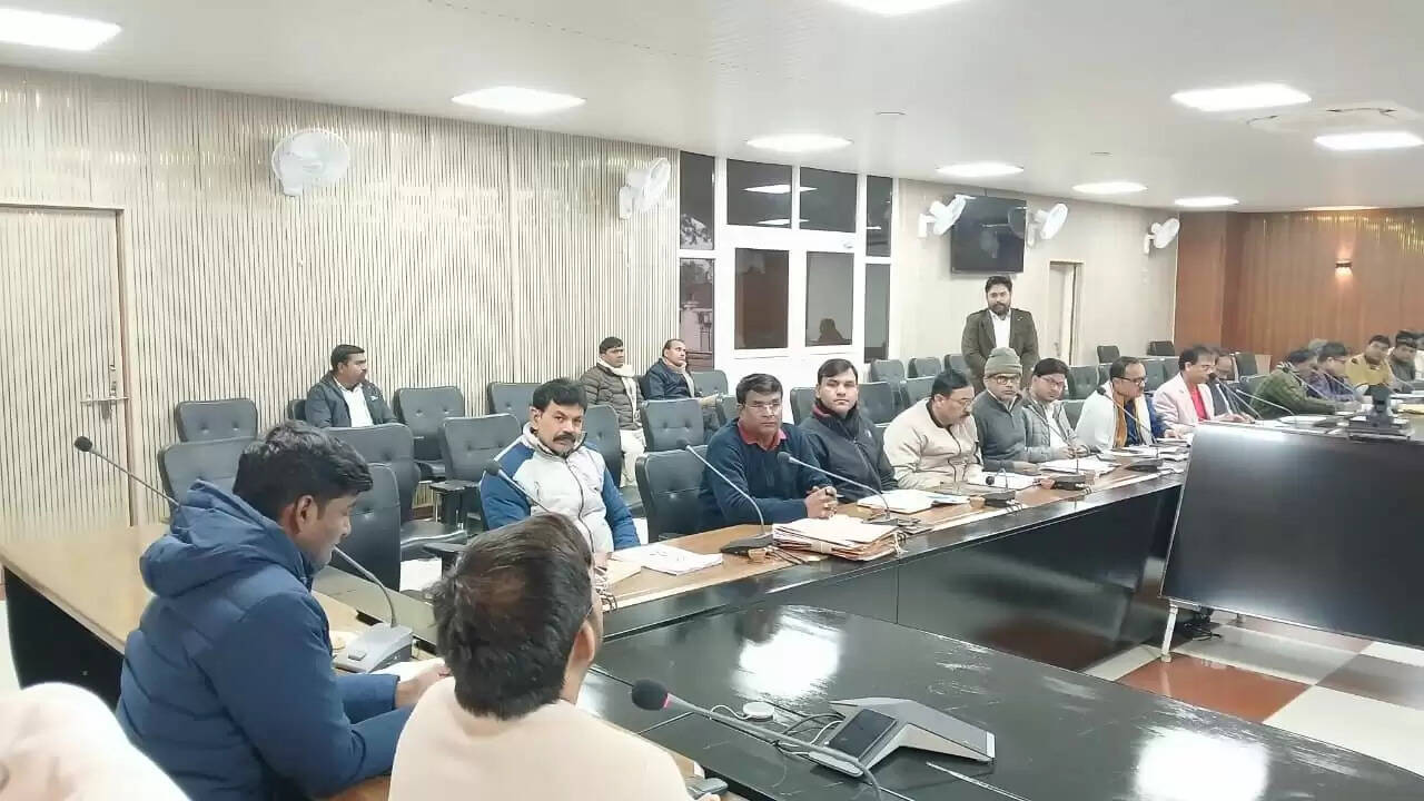 Chandauli Family ID progress report, DM Chandra Mohan Garg meeting, BDO ADO Panchayat warning Chandauli