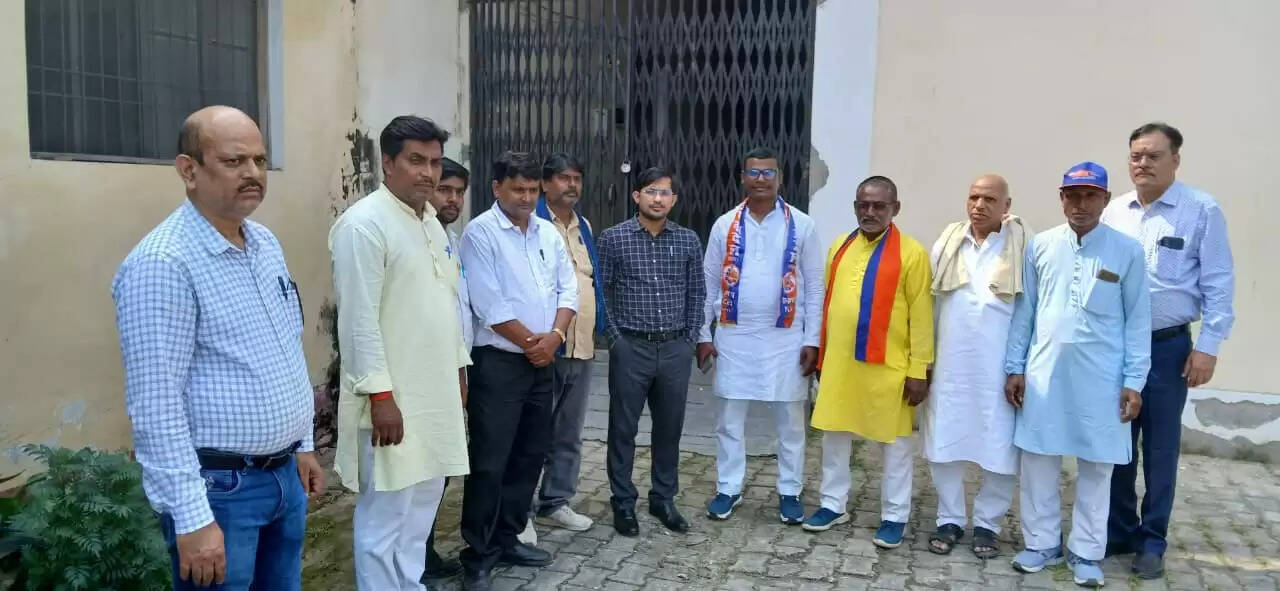 dm and political parties