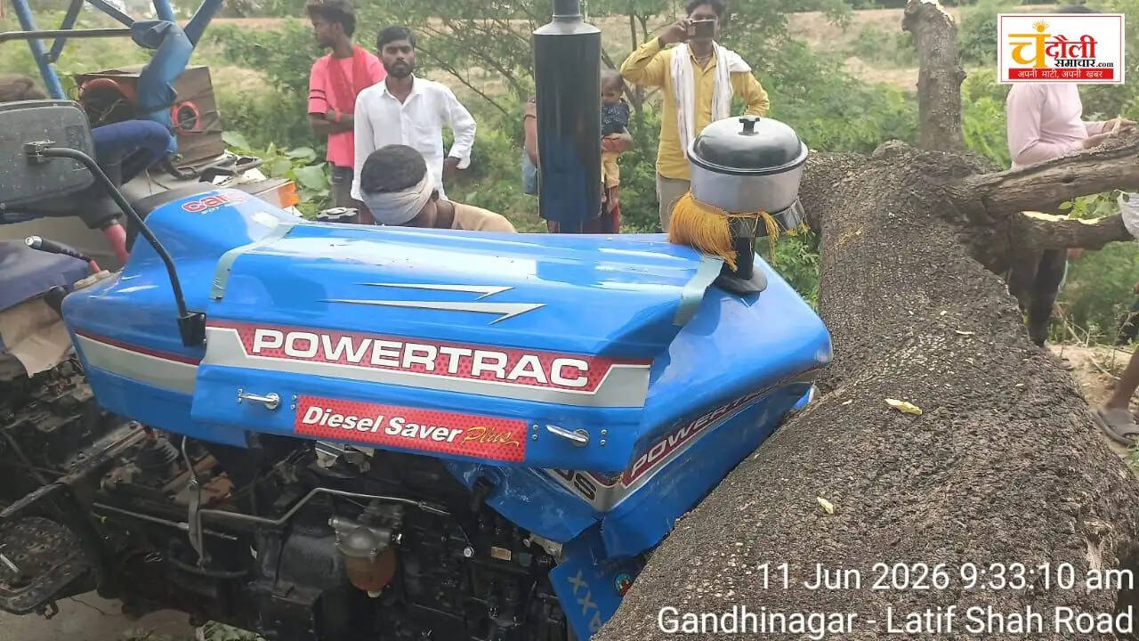 chakiya-tractor-accident-tree-fall-latifshah-road