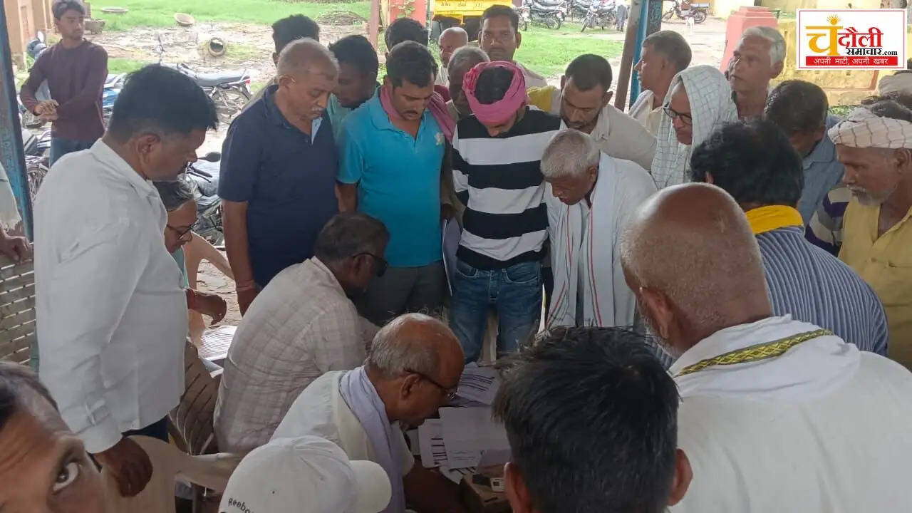 chandauli-eliya-dap-fertilizer-shortage-farmers-crowd-news
