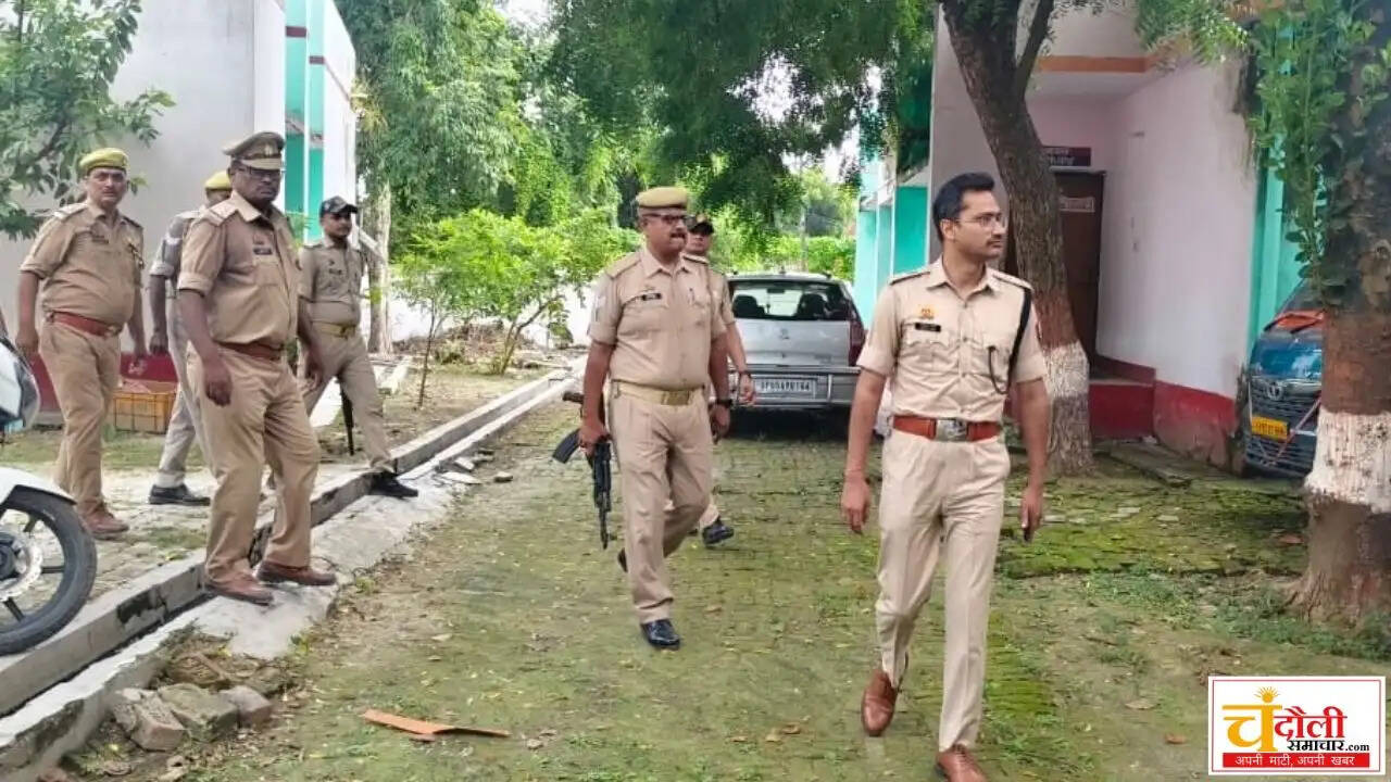 chandauli-news-sp-akash-patel-surprise-inspection-dhina-police-station