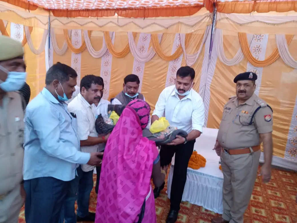 SP Chandauli Ankur Aggarwal Diwali Gift