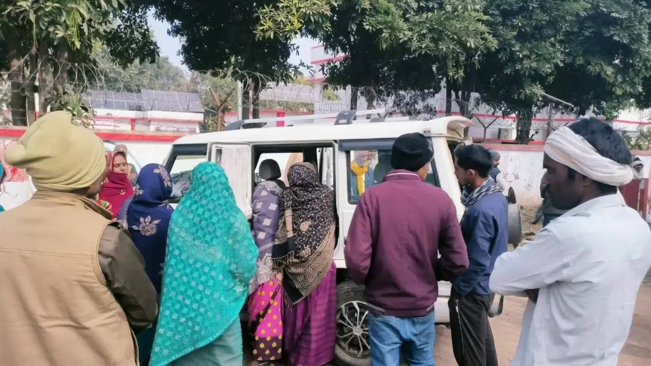 Chandauli road accident news  Naugadh Madhupur highway bike crash  Farmer death in Chandauli  BHU trauma center accident case  Chakarghatta police station news today