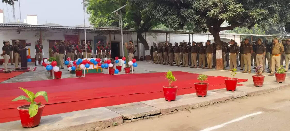   police flag was hoisted Chandauli Police Line