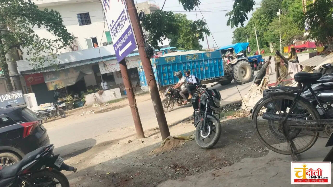 overloaded-sand-tractors-mining-rules-violation