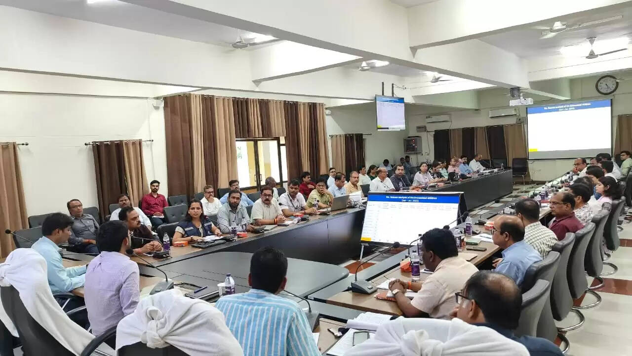 DM Chandauli Meeting