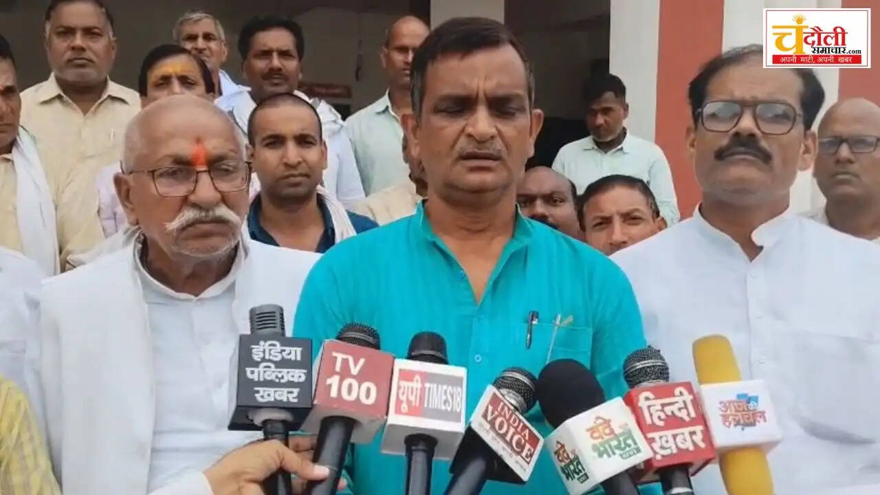 ​chandauli-vittvihin-shikshak-protest-collectorate-honorarium