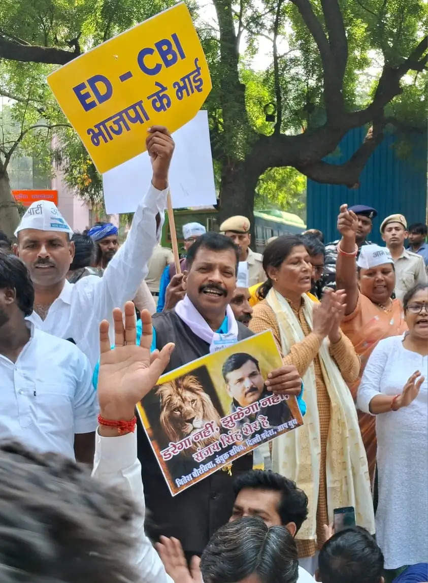 Aap leaders protest