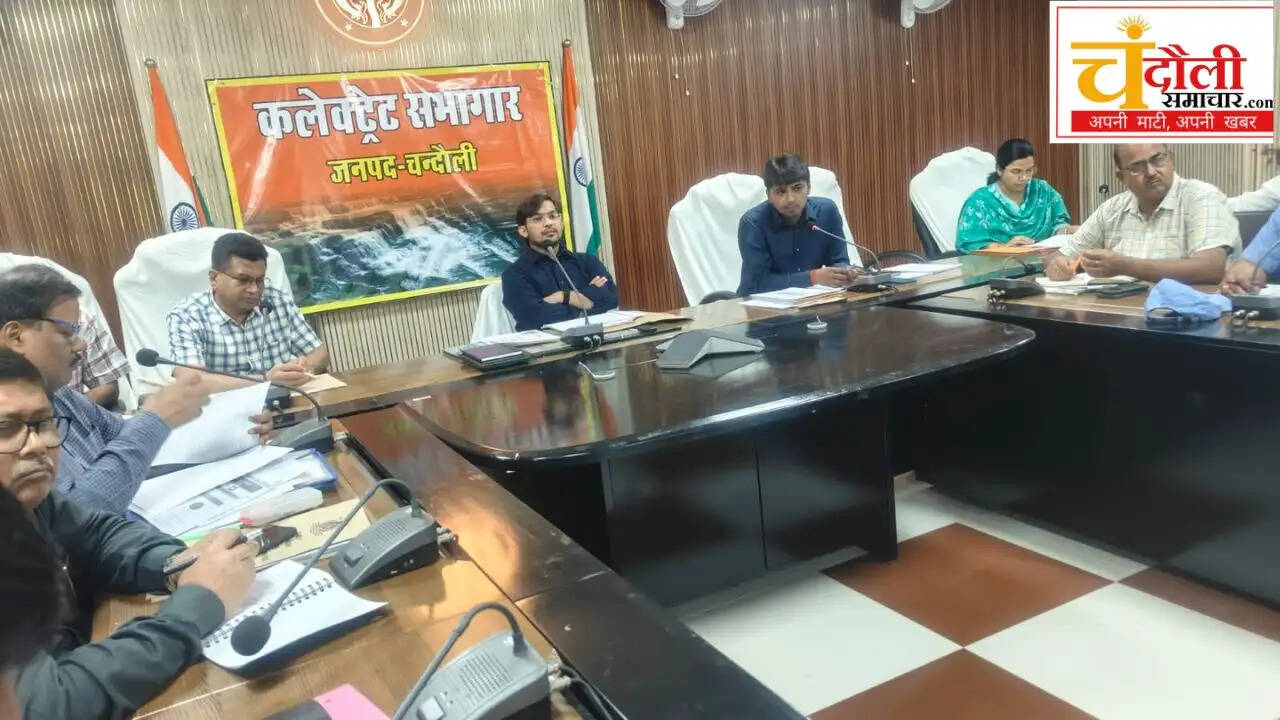 Image Chandauli DM Chandra Mohan Garg meeting, CM Dashboar