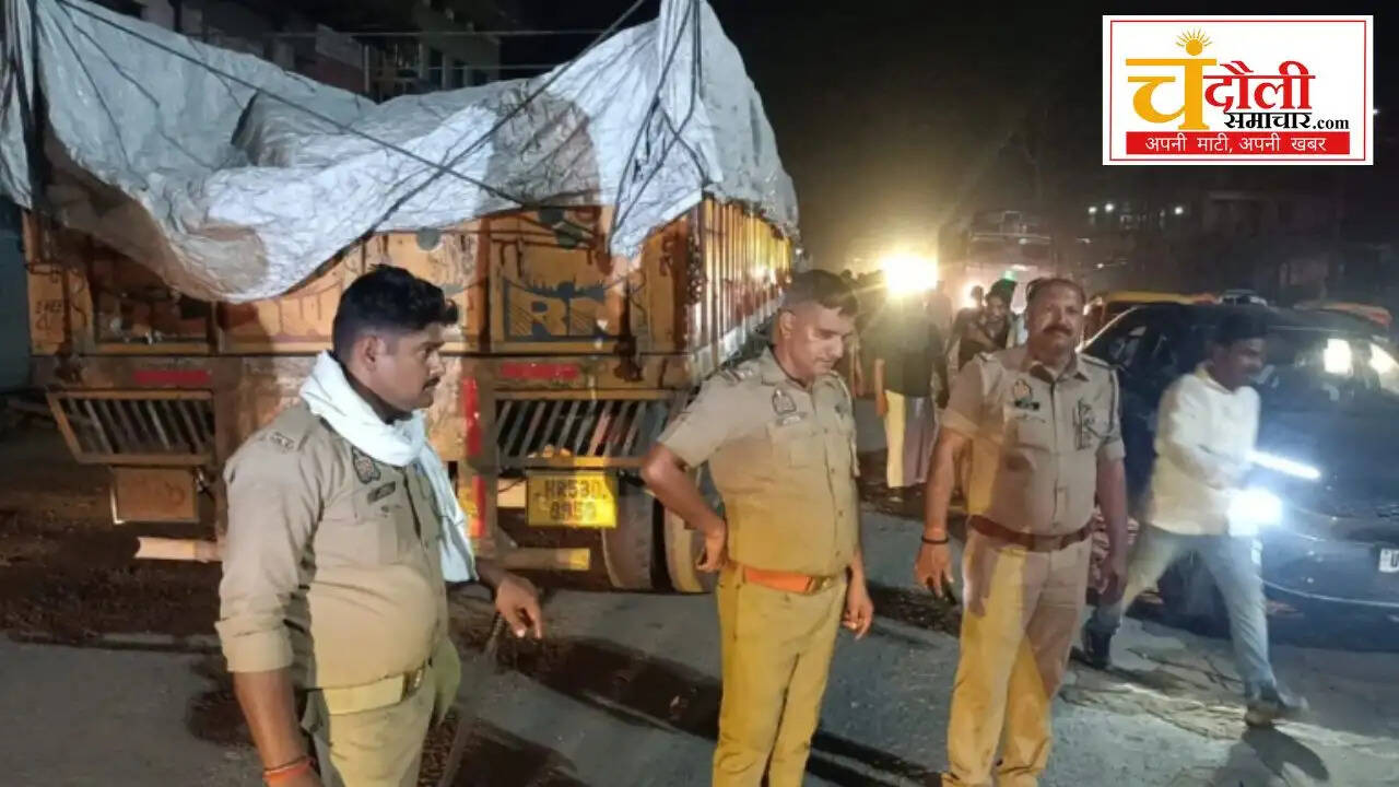 chandauli news today truck accident, chandauli khabar dulhipur road mishap, chandauli samachar woman crushed by truck, latest road accident news chandauli, mughalsarai dulhipur truck bike accident