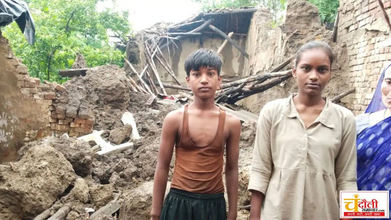 shahabganj-mud-house-collapses-heavy-rain
