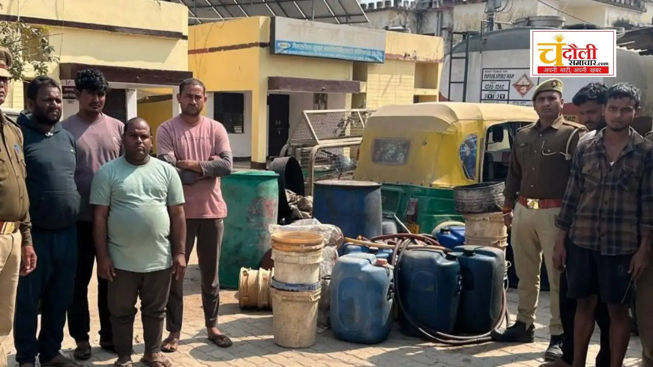 chandauli news police smuggling case, chandauli khabar head constable fir