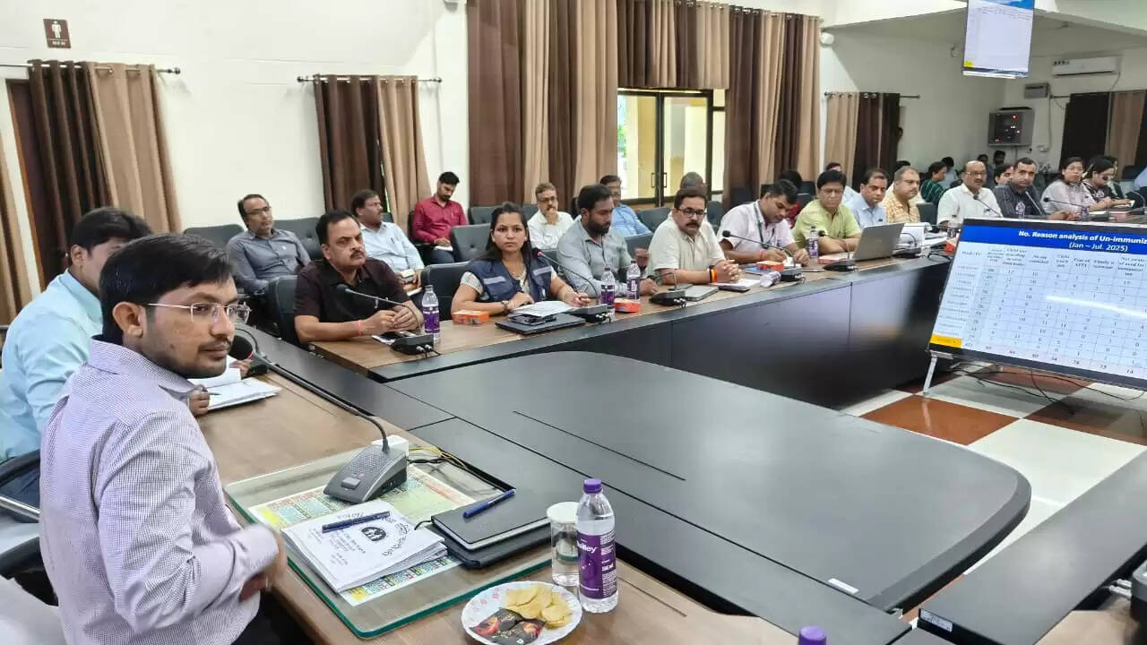DM Chandauli Meeting