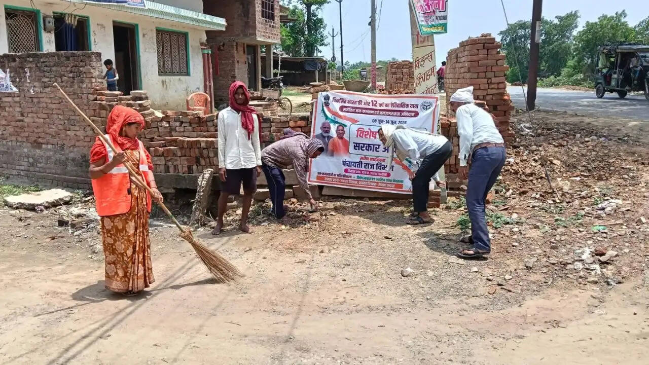 chandauli-cleanliness-drive-thirteen-hundred-workers-plastic