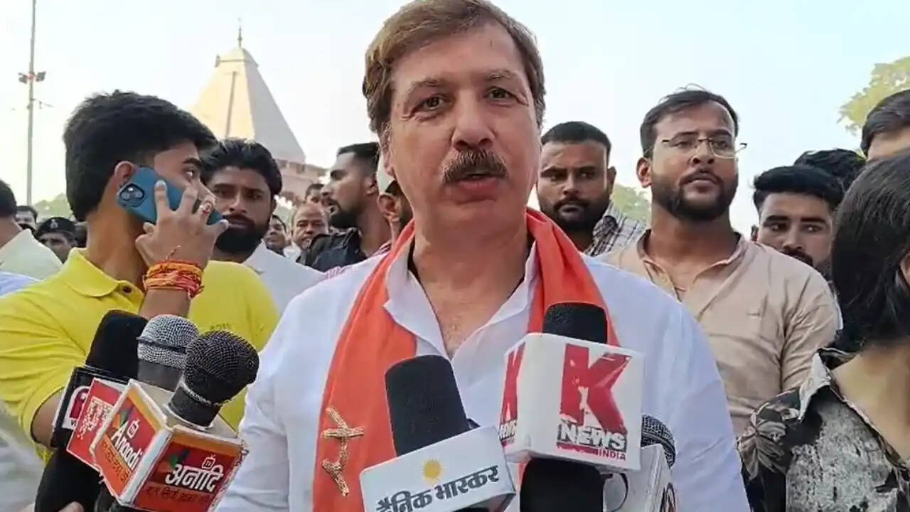 former mp dhananjay singh chandauli visit, rajan ji maharaj ramkatha in dhanapur, syedraja mla sushil singh ramkatha event, yogi govt religious functions in up, chandauli latest political news update,