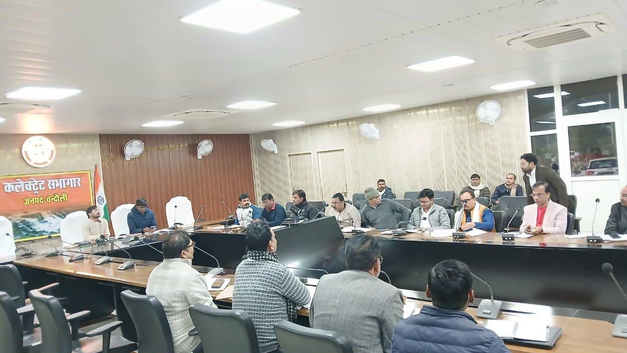 Chandauli Family ID progress report, DM Chandra Mohan Garg meeting, BDO ADO Panchayat warning Chandauli