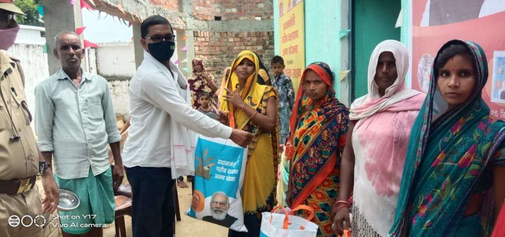  Gautam Tiwari distributed food