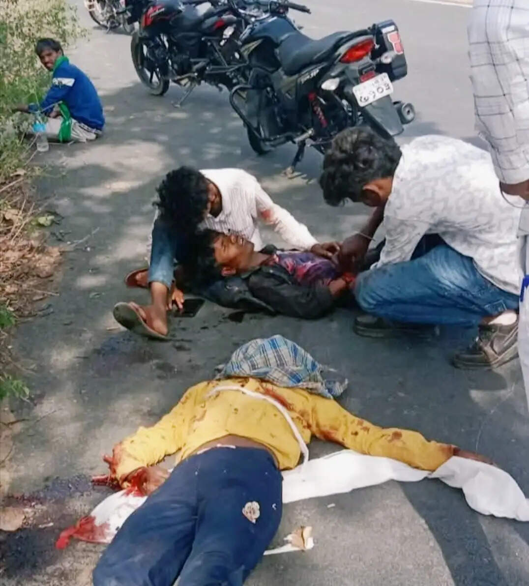 naugharh-road-accident-worker-death-pddun-station