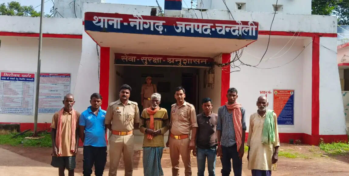 chandauli news naugarh forest search operation, chandauli khabar missing shepherd found safe, chandauli samachar drone camera search operation, chandauli news chandraprabha police rescue team, chandauli khabar lauvari village incident details
