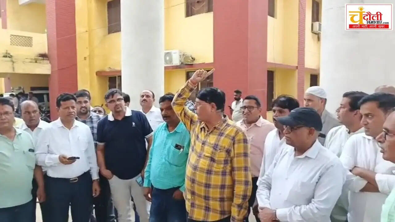 chandauli-news-nima-doctors-protest-cmo-office-nodal-investigation