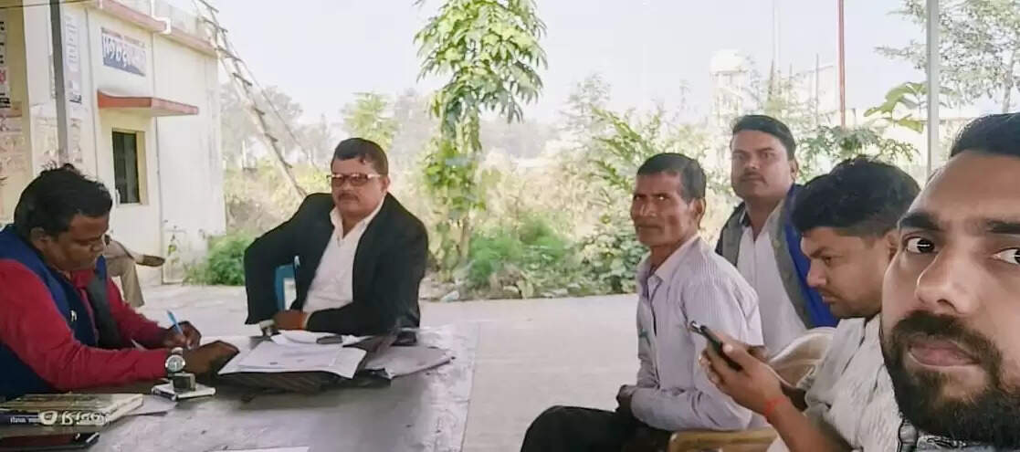 Politicians enthusiasm cooled after receiving SDM notice dispute in Naugarh over Chhath Puja gate construction  The SDM has summoned 38 people to court.  settlement through a lawyer