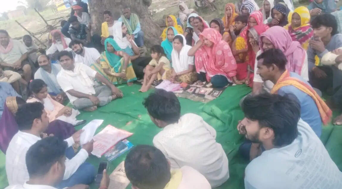 chandauli news naugarh gram panchayat, chandauli khabar pm awas verification, chandauli samachar baghi pradhan neelam, local body governance updates chandauli, pm awas yojana beneficiary chaupal