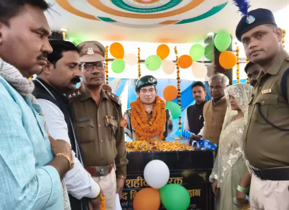 CRPF Martyr Dilip Kumar Chauhan Statue Unveiling Dumari Chandauli  MLA Kailash Acharya honored martyred soldier family Shahabganj