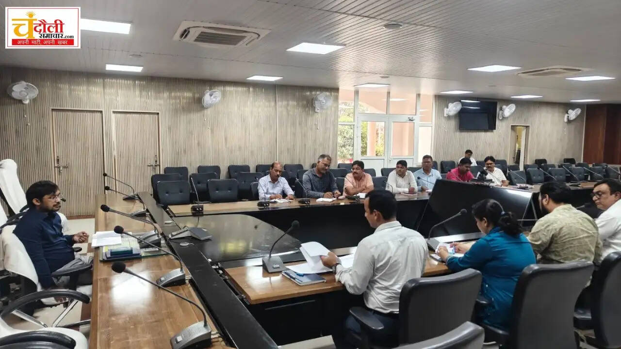 chandauli-news-dm-chairs-dcdc-meeting-cooperative-week