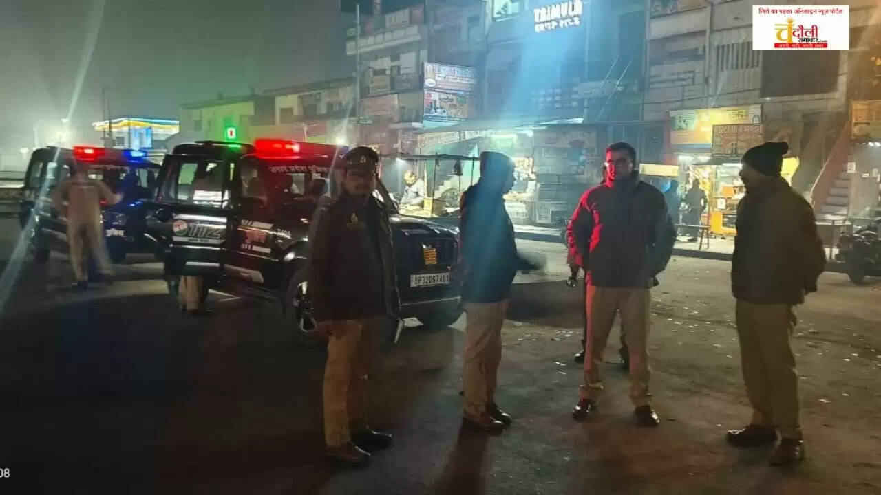 SP Chandauli surprise inspection news, Aditya Langhe police patrol check,