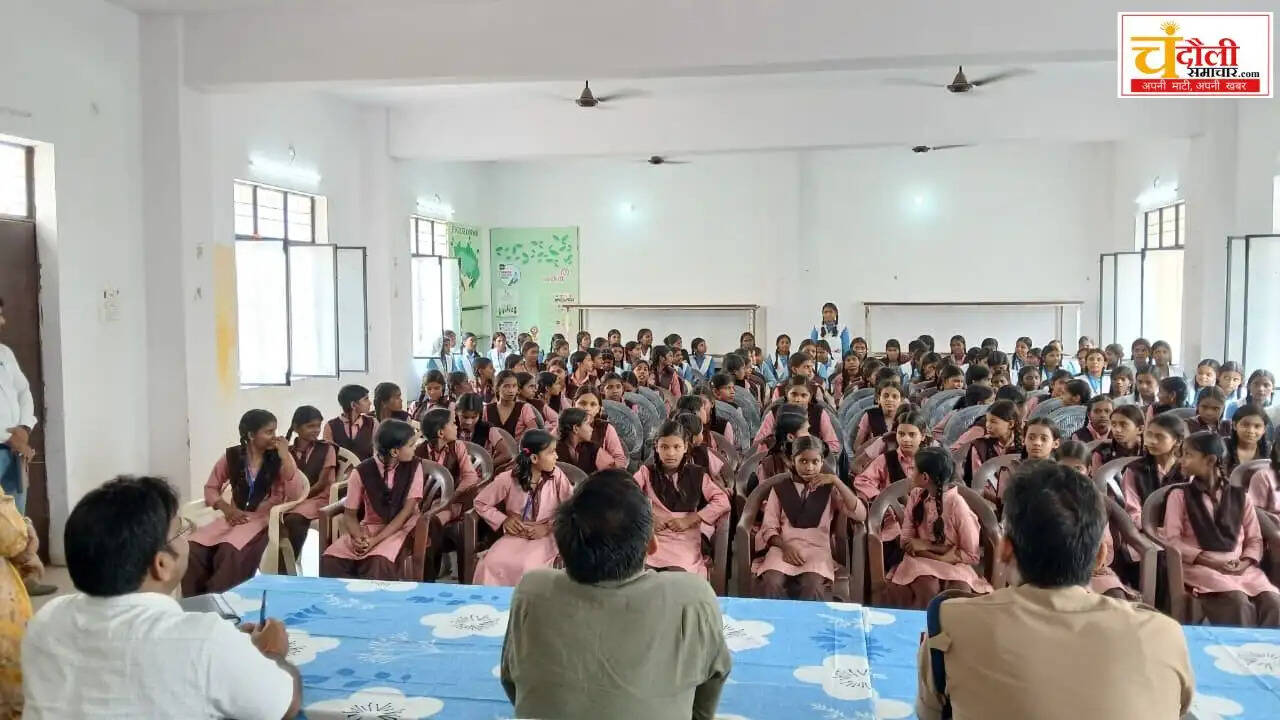 chandauli-dhaurahara-school-dm-sp-inspection-education-news