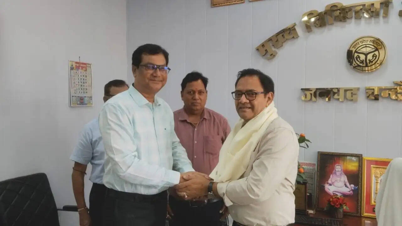chandauli-new-cmo-dr-paritosh-mishra-medicos-association-welcome